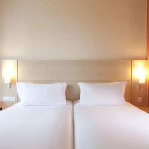 Standard Twin Room City View